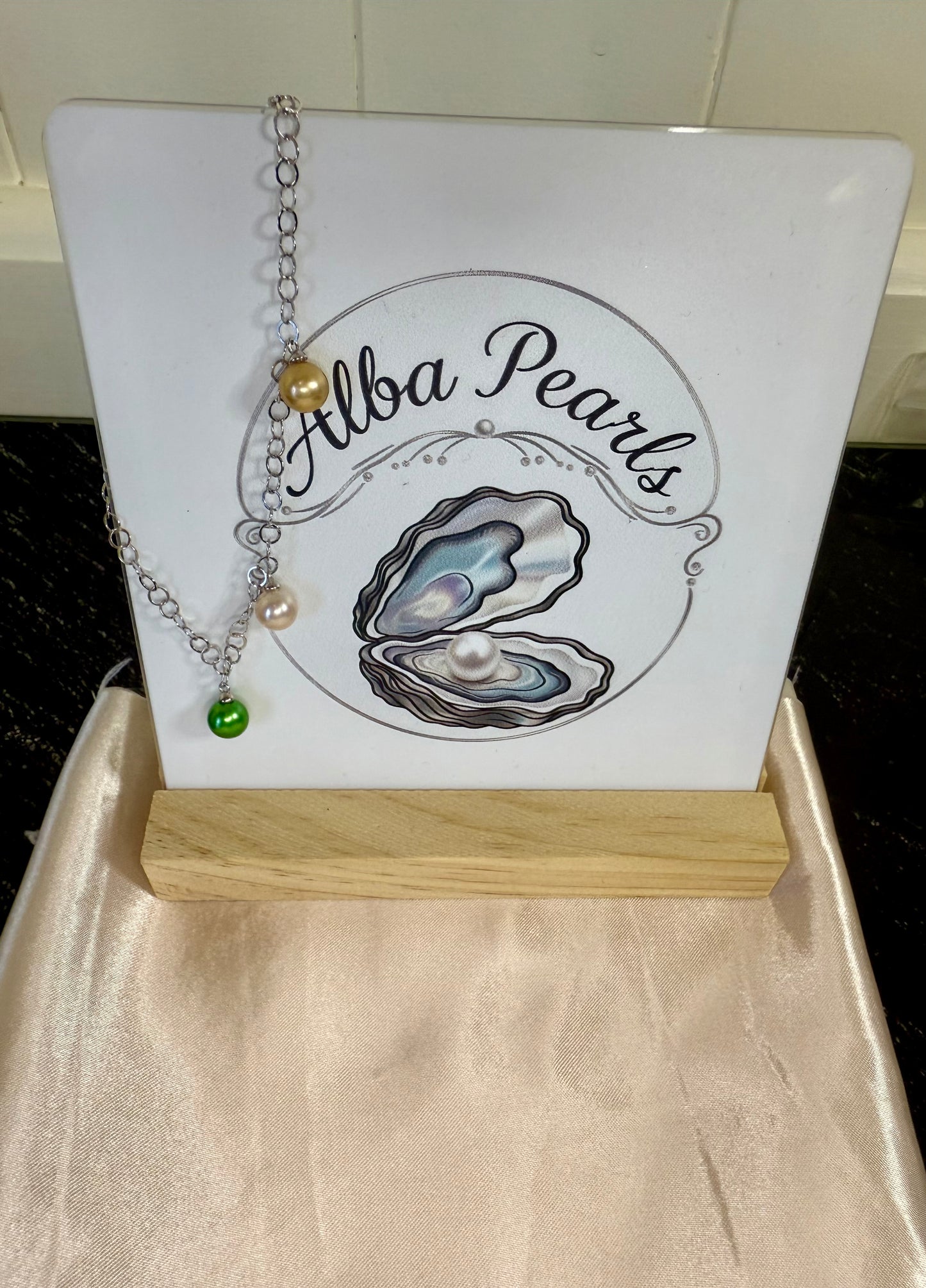 3-pearl Bracelet- Includes triple Oyster opening