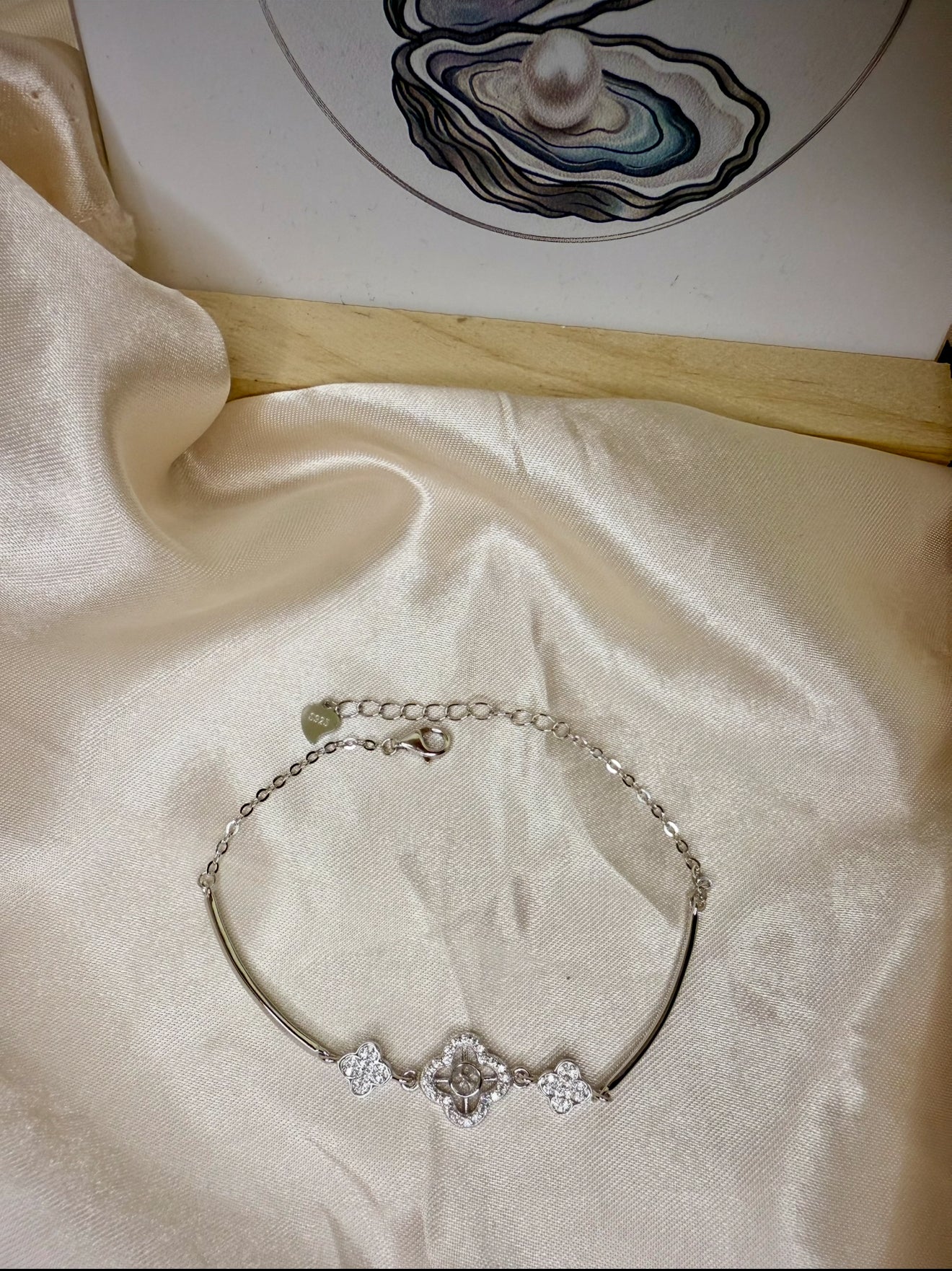 Clover Bracelet - includes single oyster opening