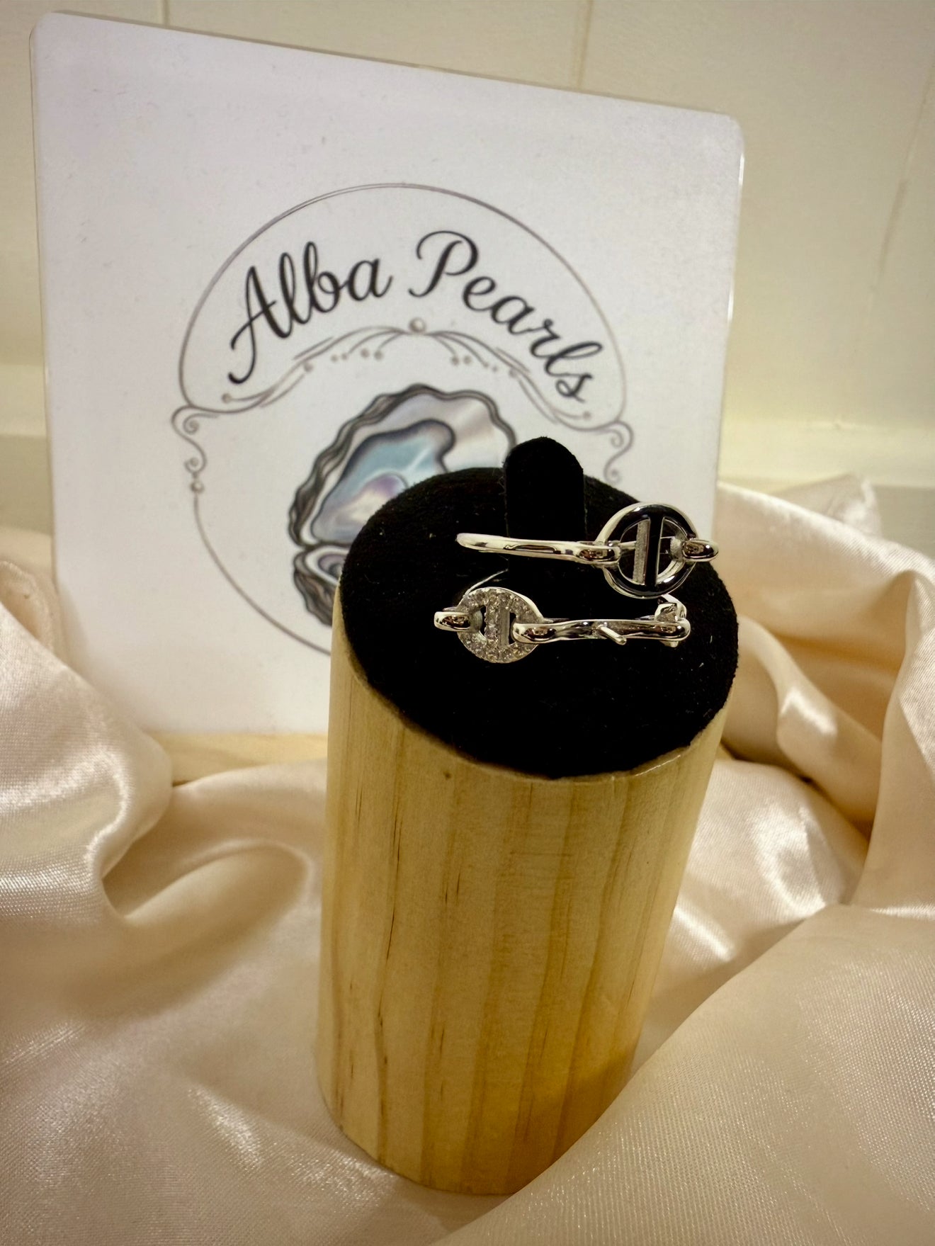 Inspired design Ring - Includes single Oyster Opening