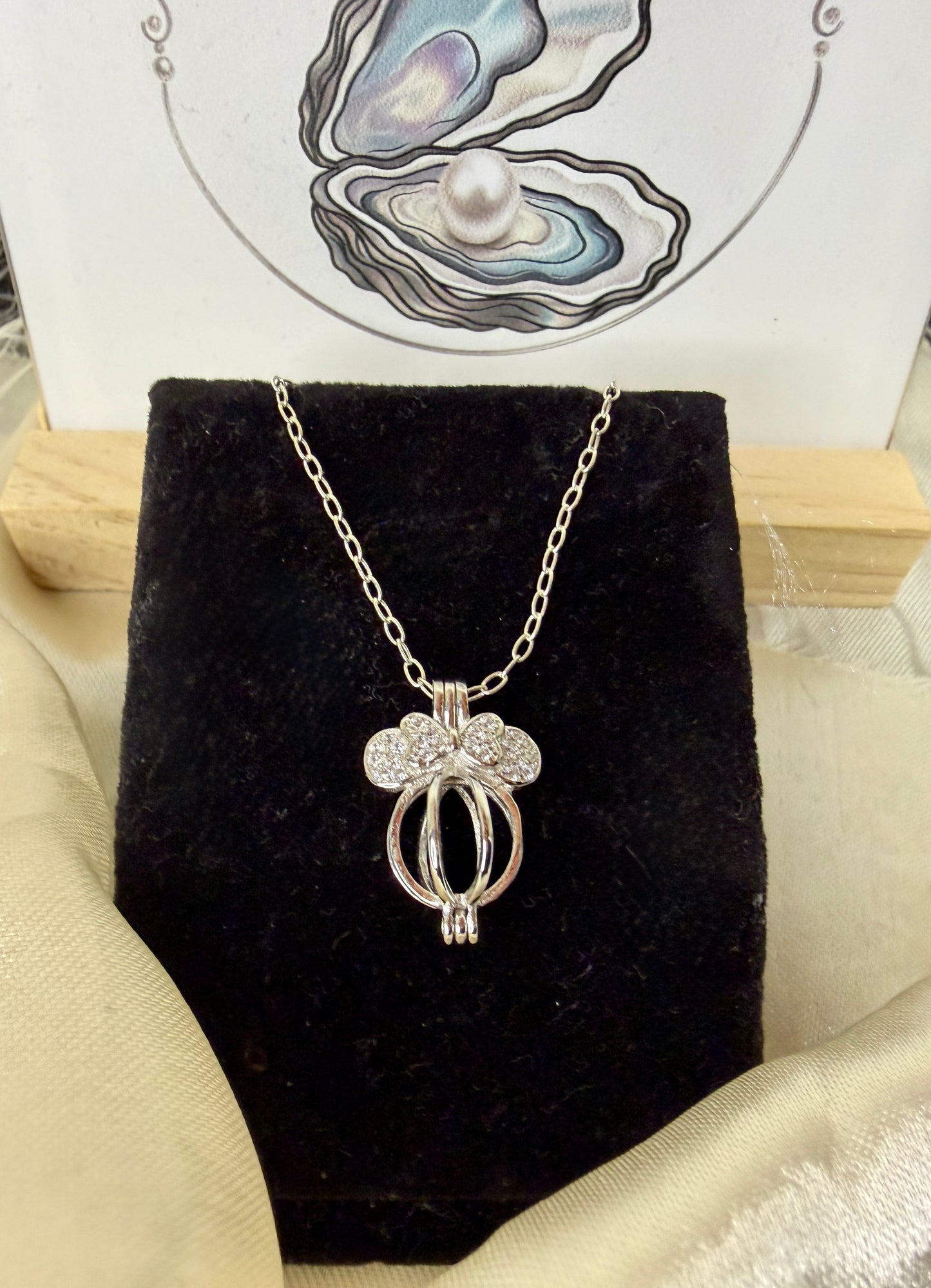 Minnie Mouse Cage - includes single Oyster opening