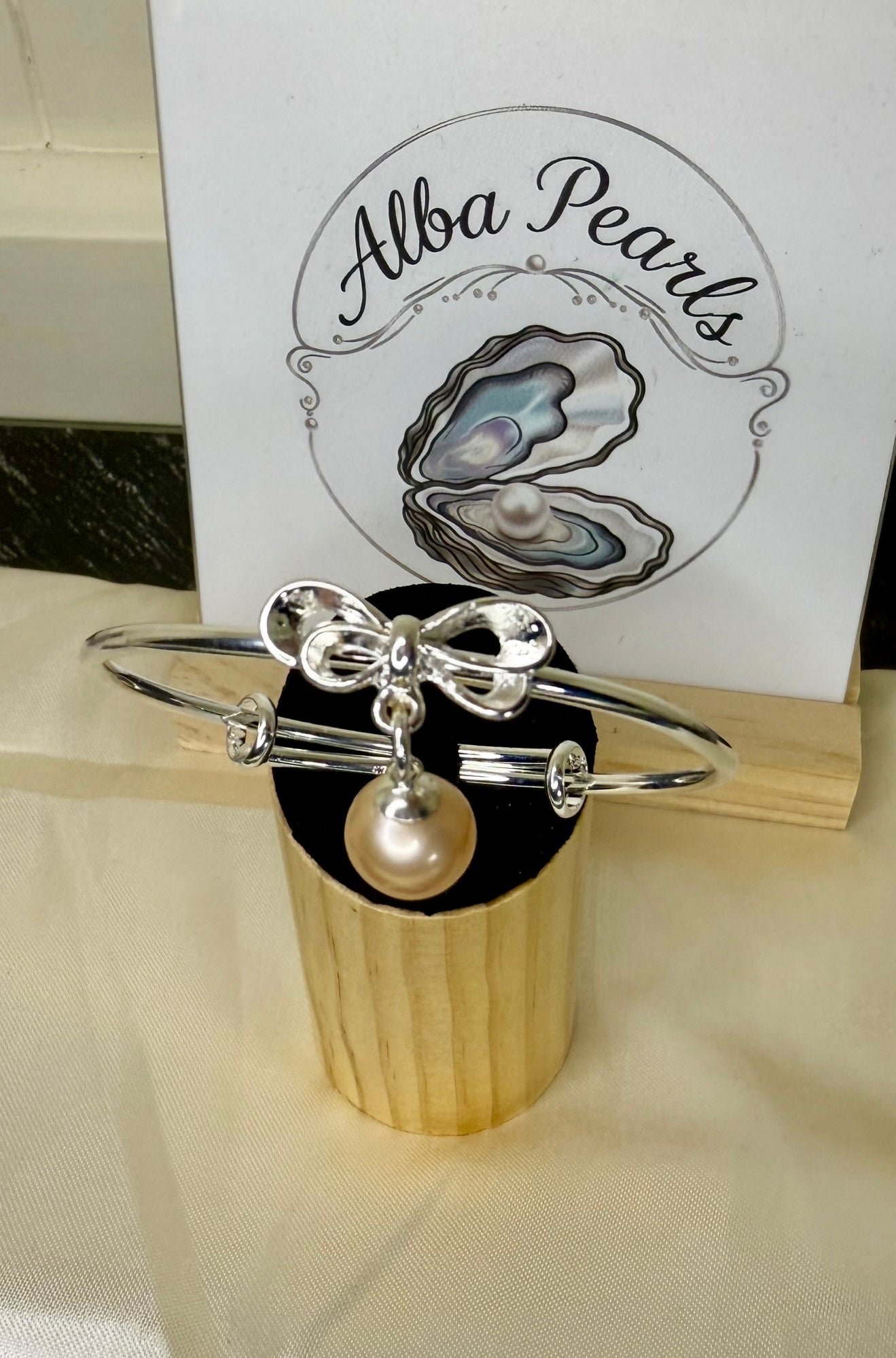 Bow Bangle - Natural Champagne Edison Pearl