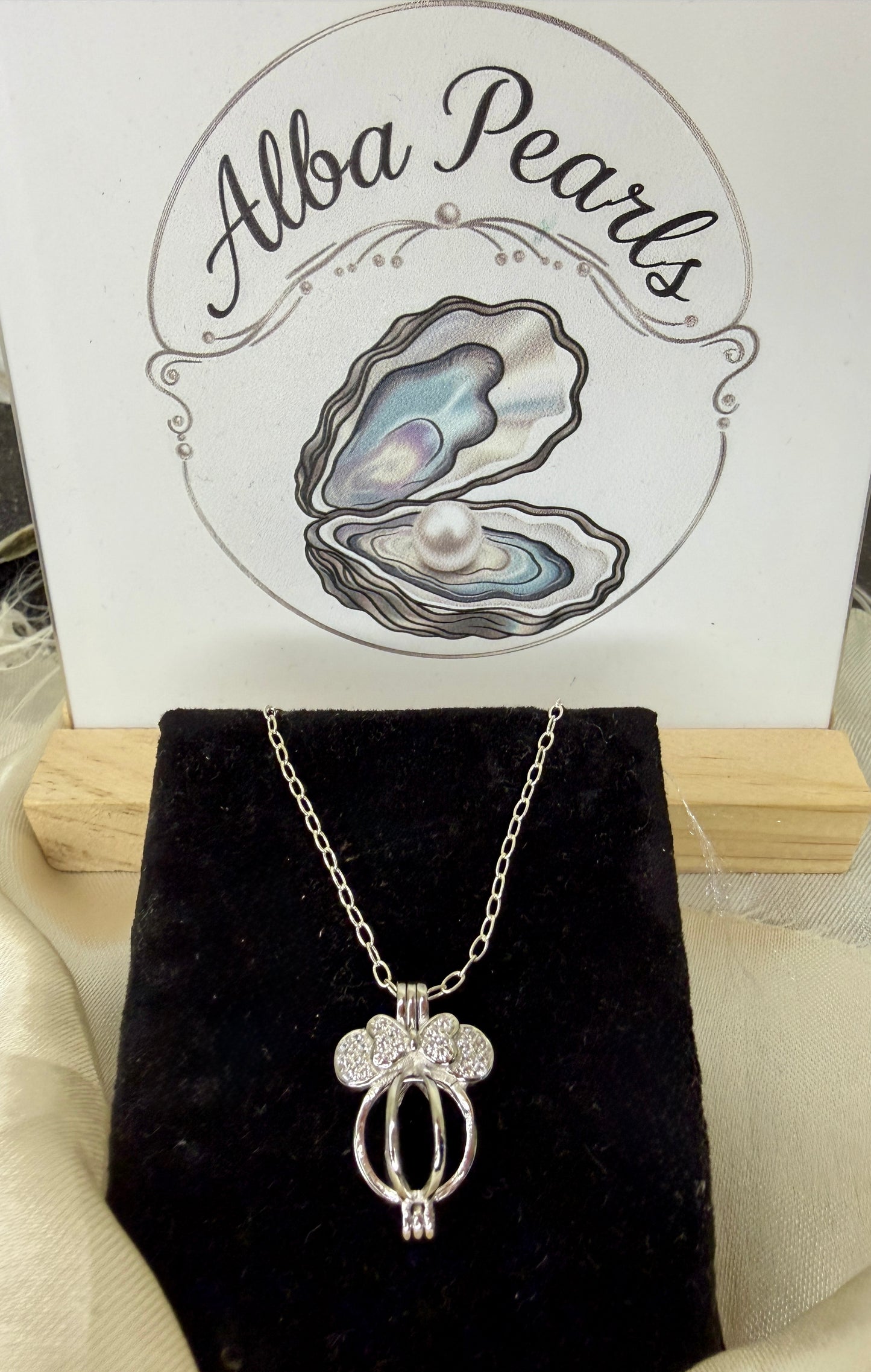 Minnie Mouse Cage - includes single Oyster opening