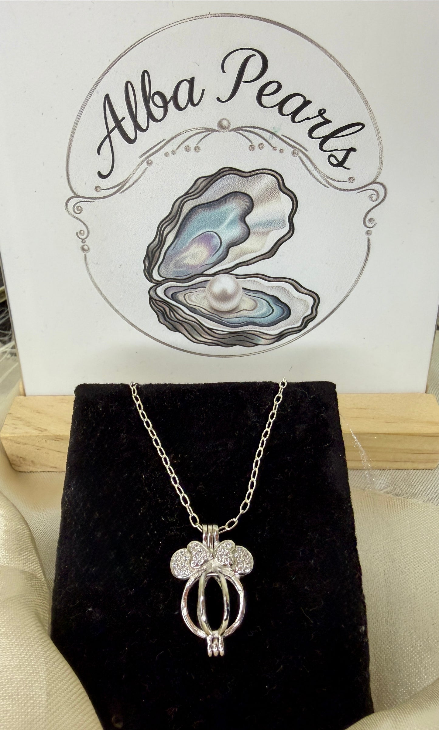 Minnie Mouse Cage - includes single Oyster opening