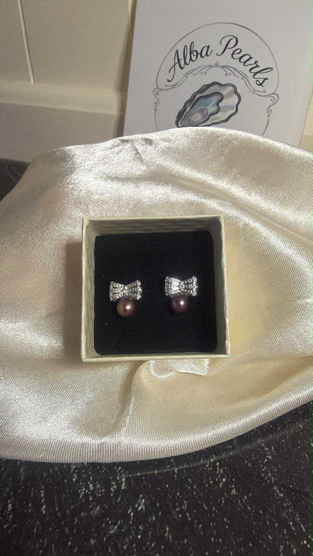 Bow Studs - Red Brown Pearls