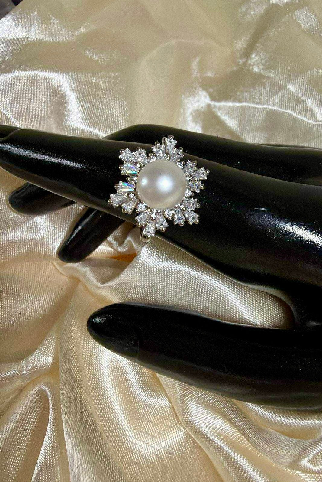Snowflake Ring – White Pearl