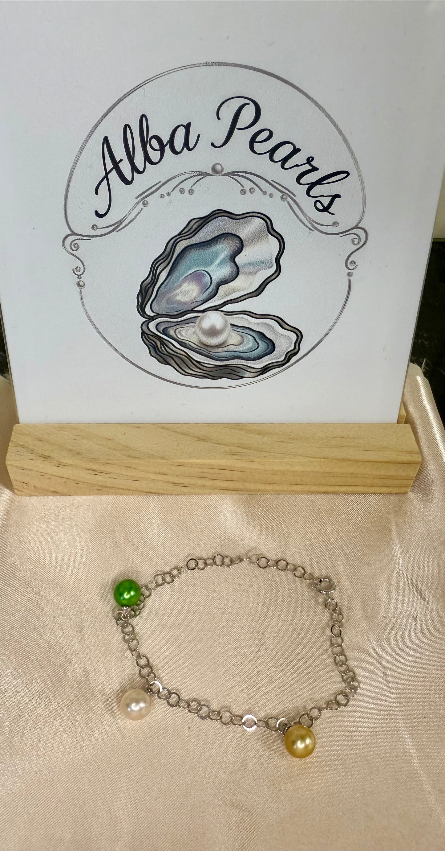 3-pearl Bracelet- Includes triple Oyster opening