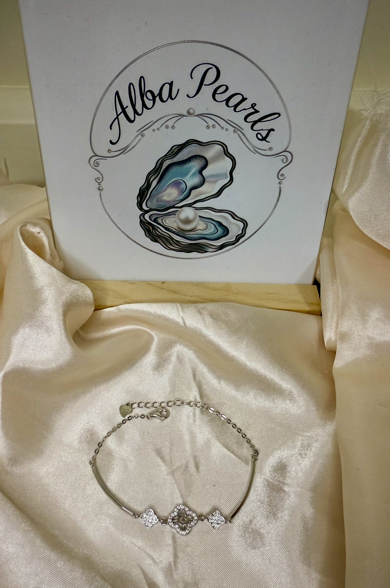 Clover Bracelet - includes single oyster opening