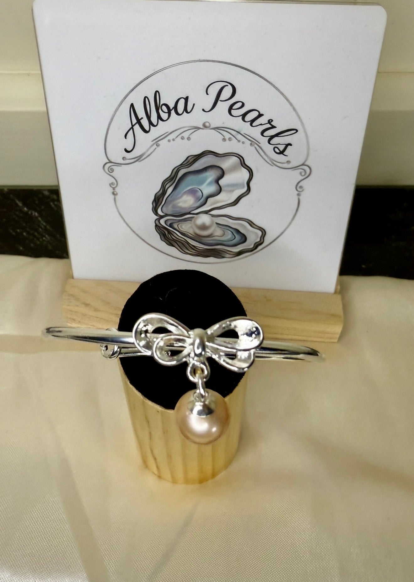 Bow Bangle - Natural Champagne Edison Pearl