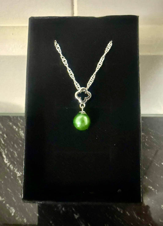 Clover Pendant Necklace - Green pearl