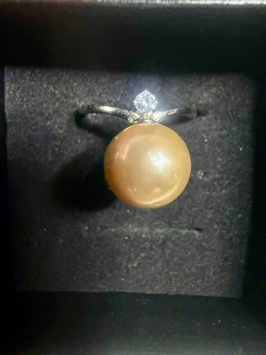 Simple Ring with Cubic Zirconia Drop - Gold Pearl