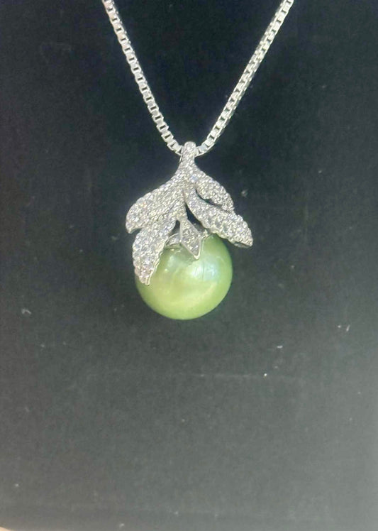Pendant Necklace – Green Pearl