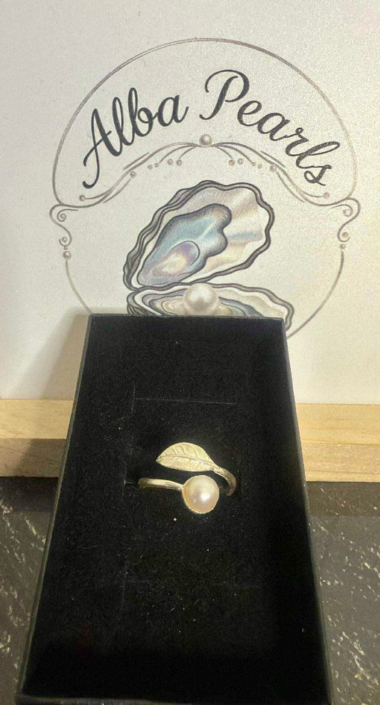 Leaf Ring - White Button Pearl
